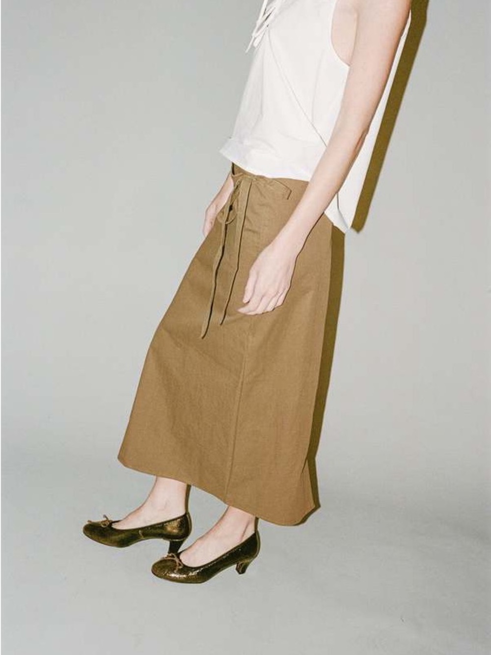 the cotton wrap skirt by Deiji Studios in black - Picture 5 of 6